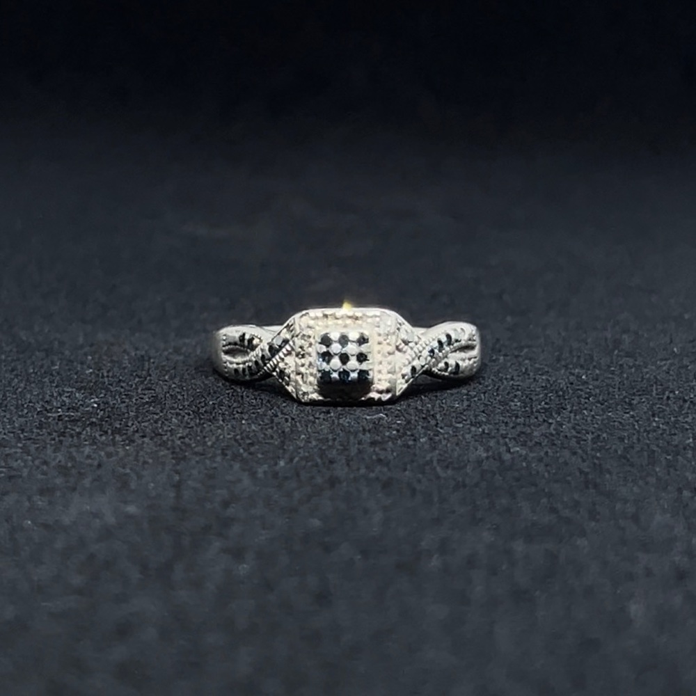 STERLING SILVER SAPPHIRE RING